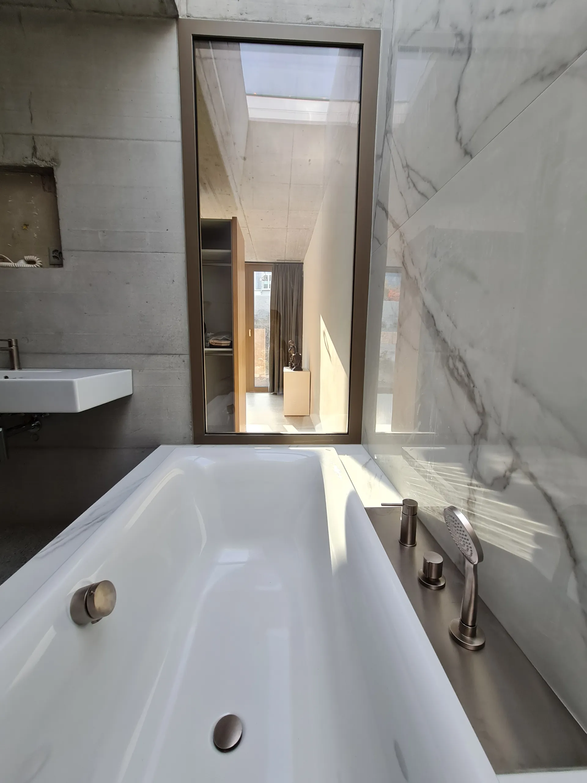 Badewanne mit chromstahl wannenfuellkombination – Aebli AG, Badumbau Glarus